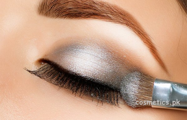7 Effective Makeup Tips To Brighten Your Eye Shadow 1