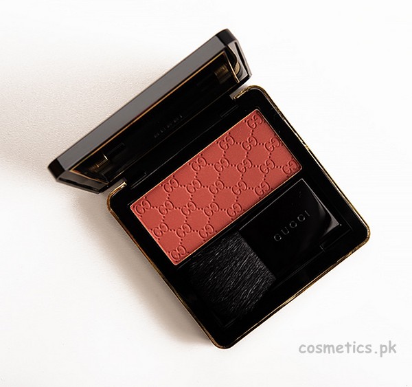 Gucci Cherry Nectar Sheer Blushing Powder Review and Swatches 1
